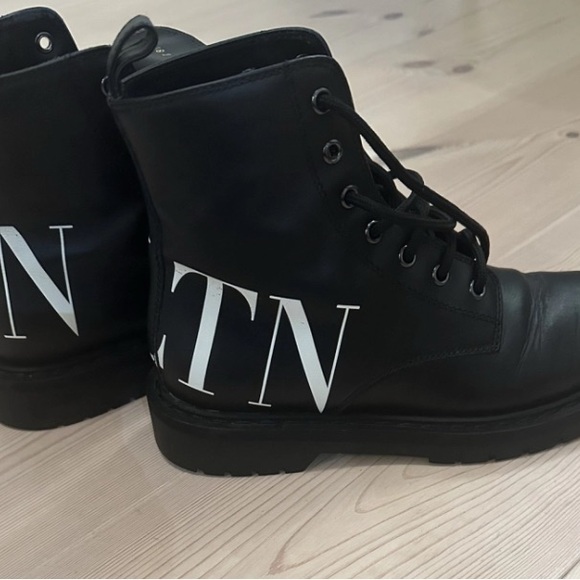 🛑SOLD 🛑 Valentino Black Leather Women’s Combat Boots - Picture 5 of 9